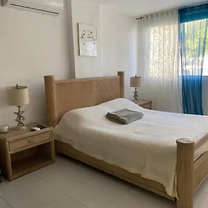 Walking Distance To The Beach, Restaurants, And Shops San Andrés